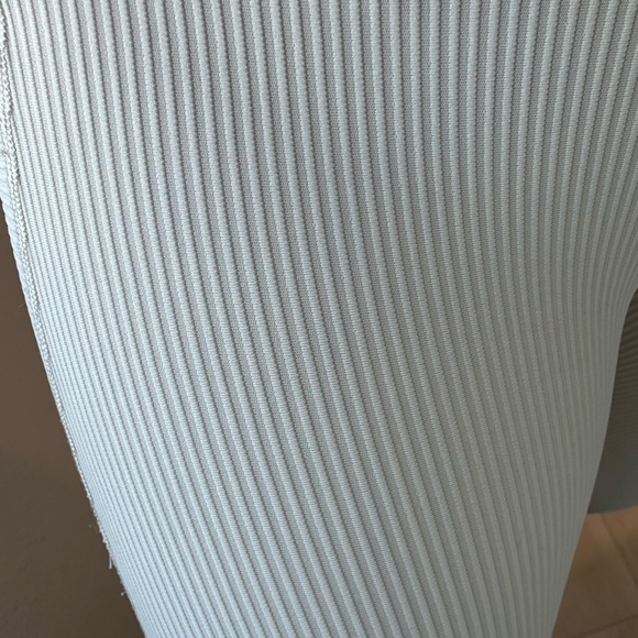 Powersoft high rise leggings with rib detail through and pockets! - Picture 5 of 5